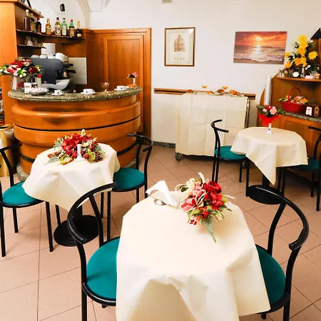 Hotel Amalfitana 2*
